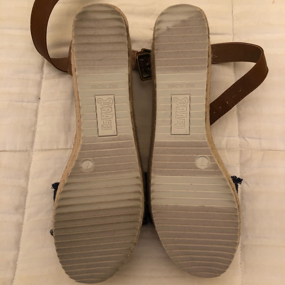 Sandals - Picture 2 of 4